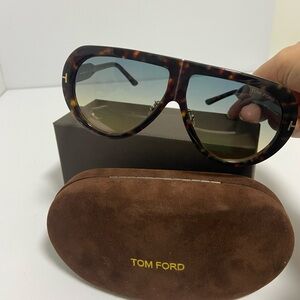 Tom Ford sunglasses with box✌️✌️✌️